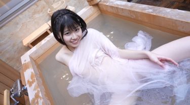 【渡邉日向】天然系ふわふわ可愛い笑顔と美肌・美くびれ・美尻！  ここまでやっちゃう！？【MBR-AA240】